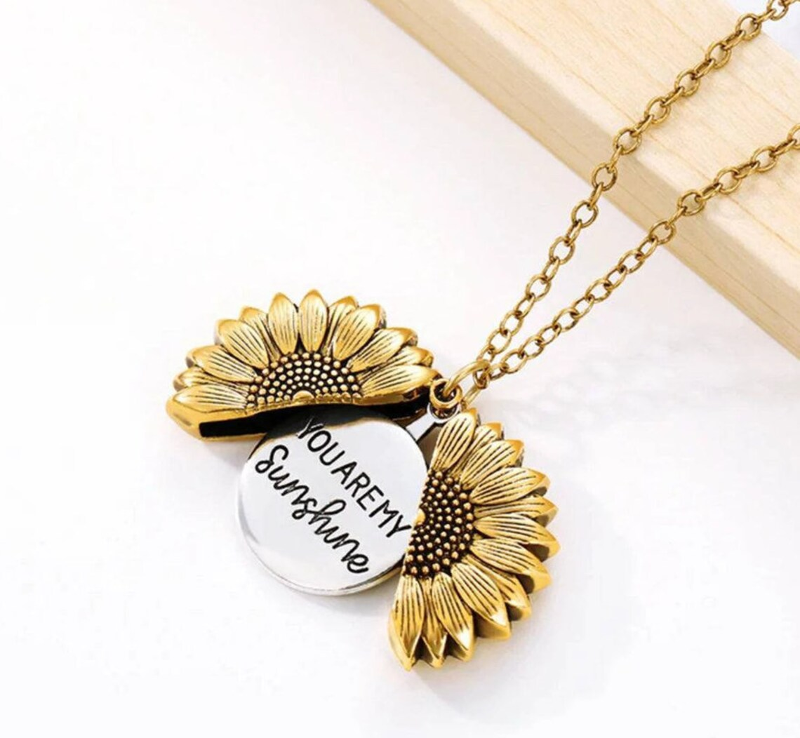 L'Éclat du Soleil – Collier Symbolique